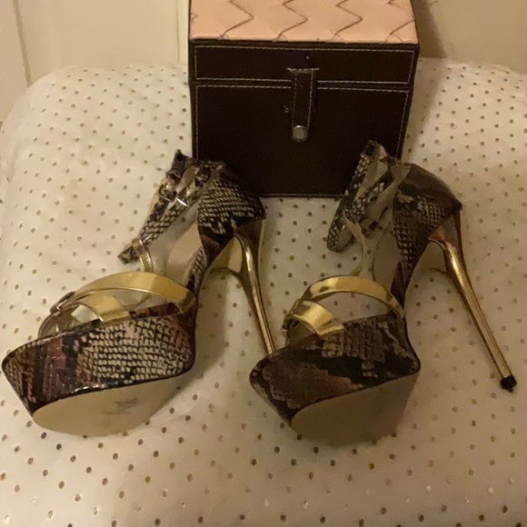 SHOEDAZZLE Jocasta Python Print Platform Heels size 6 - Picture 3 of 6